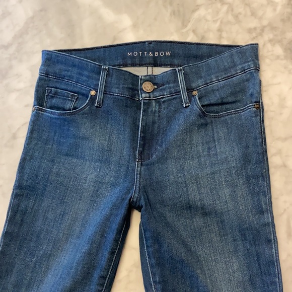 Mott & Bow jeans. Mid rise skinny. 25x28. - Picture 3 of 11